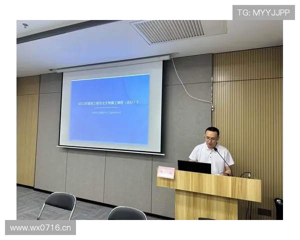 吕迪格与斯莫林在防线站位下形成分散结构趋势