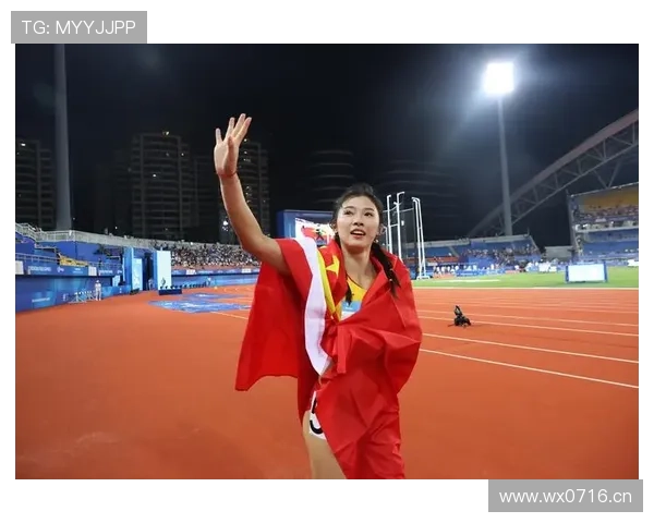 吴艳妮赛前涂指甲油的样子，真不像要上场拼命的人