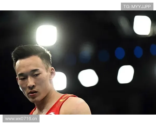 肖若腾赛前啃鸡腿，领奖台下喝电解质水像在拍综艺